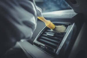 7 Signalen Dat Je Auto Een Diepe Interieurreiniging Nodig Heeft